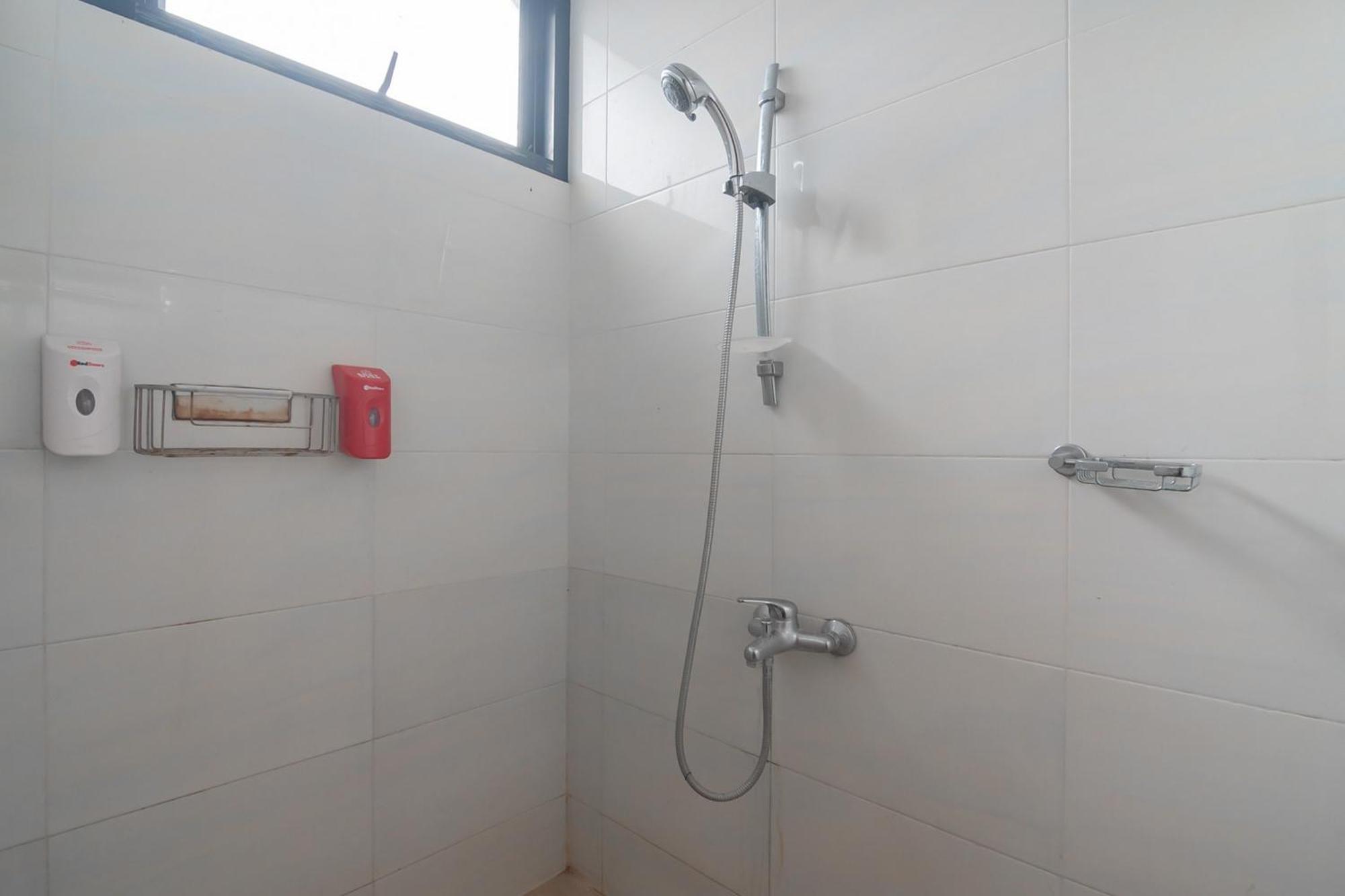 Reddoorz Near Sukabumi Station 2 Hotel Ngoại thất bức ảnh
