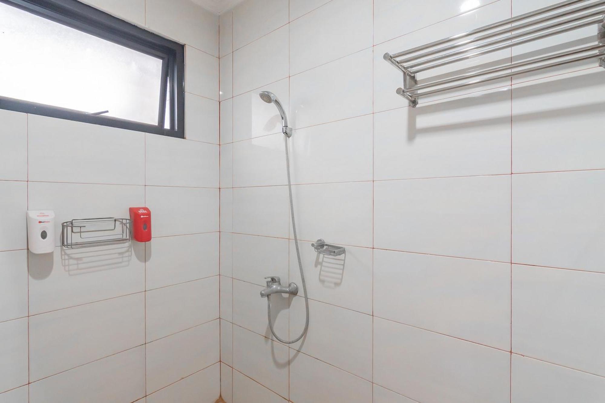 Reddoorz Near Sukabumi Station 2 Hotel Ngoại thất bức ảnh